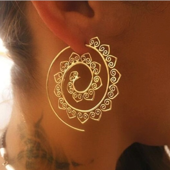 Jewelry - NEW boho gold swirl sun earrings